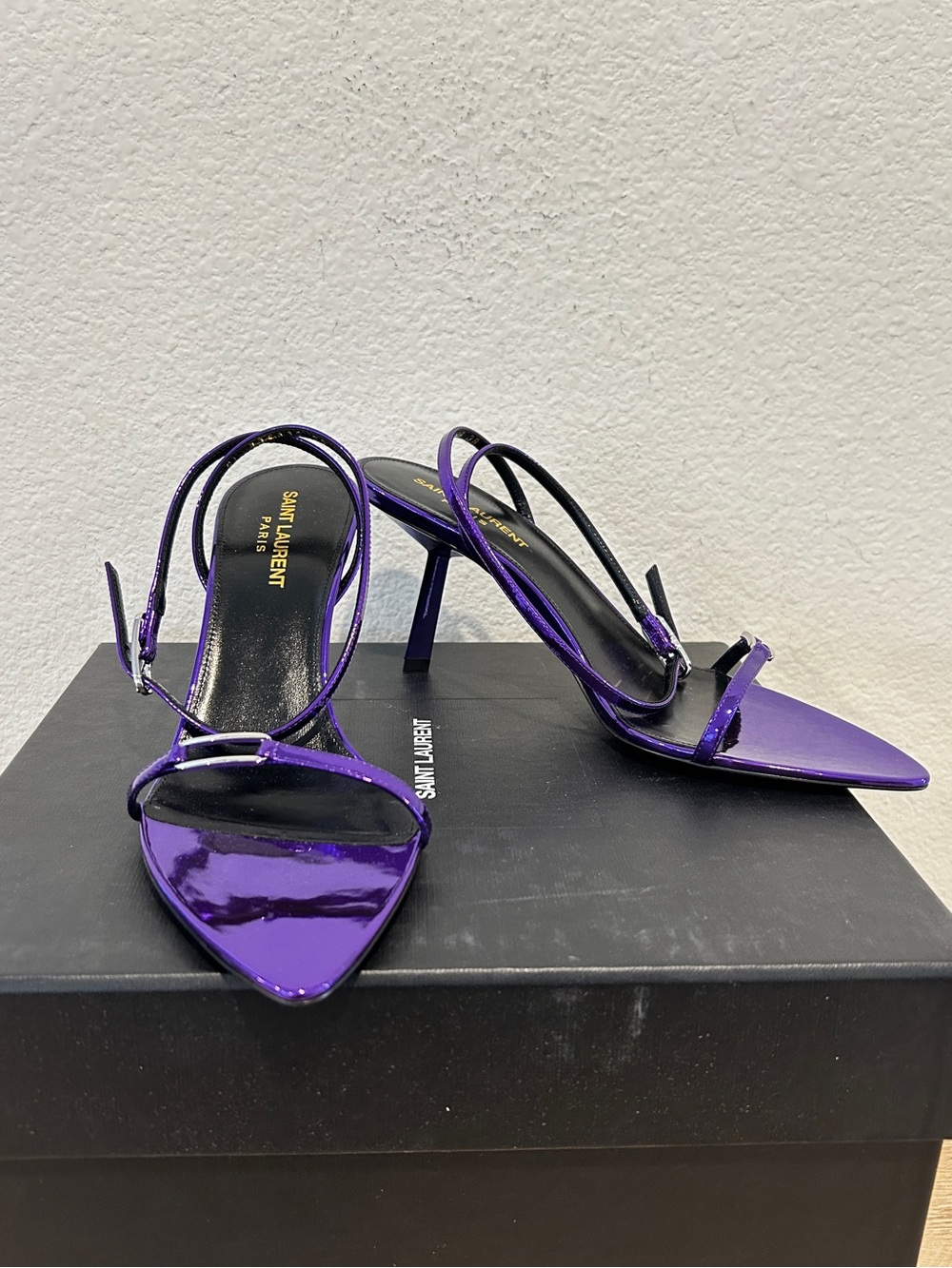 NIB Saint Laurent Kitty 75 Sandal in Metal Plum Violet, Size 38, $1090 Retail